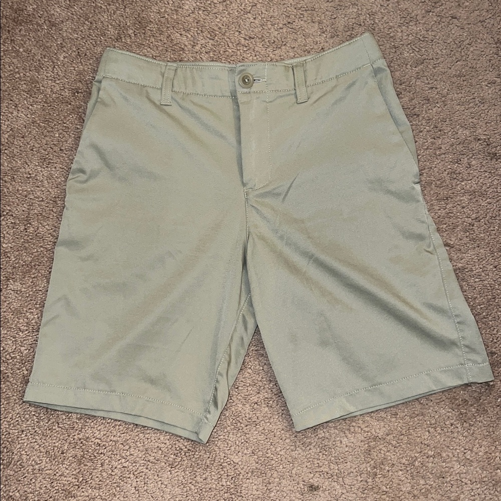 Under Armour Youth Golf Shorts – Khaki, Youth Size 12 (Excellent Condition)